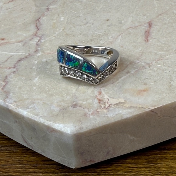 Elegant Silver 925 and Blue Women's Ring With Brilliants - Size 7 - Picture 2 of 7